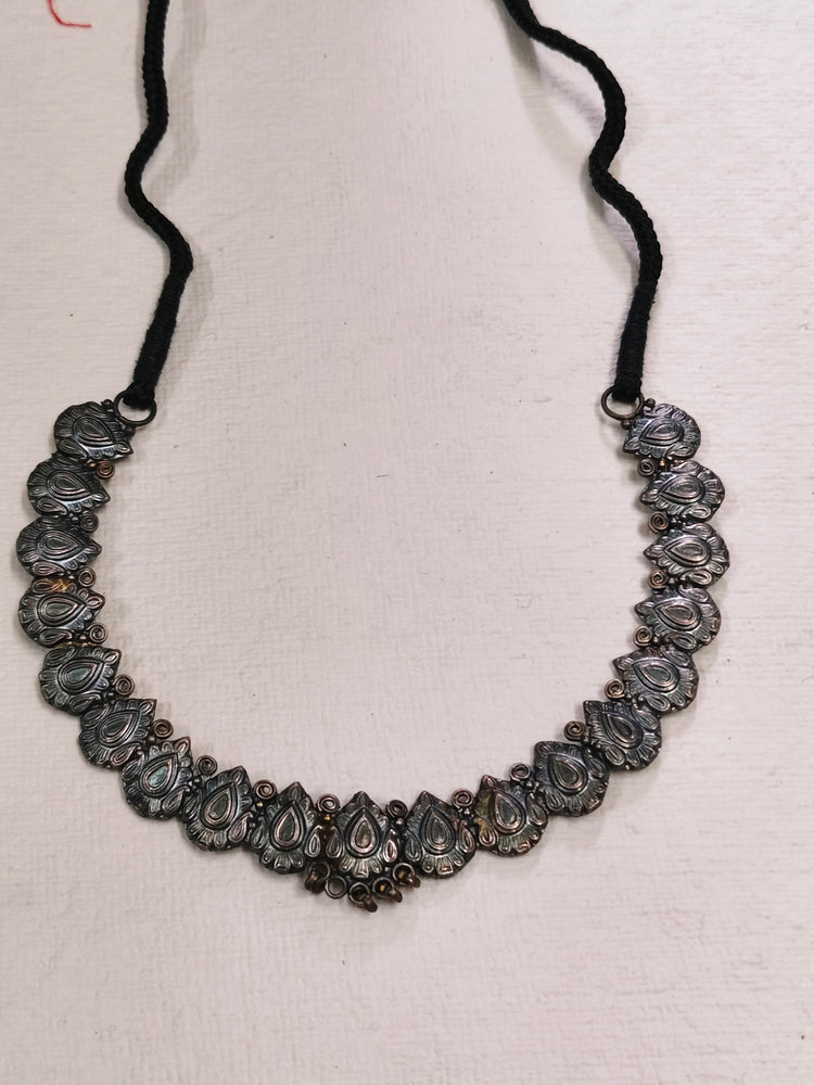 SILVER NECKLESS MOTIF
